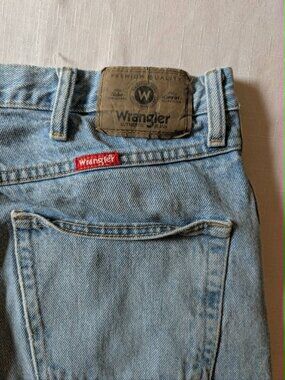 Wrangler Jeans, light wash, vintage, thrashed Distressed, Size 36x32